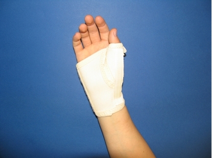 Attēls Short open wrist orthosis with thumb metal strip (C170)